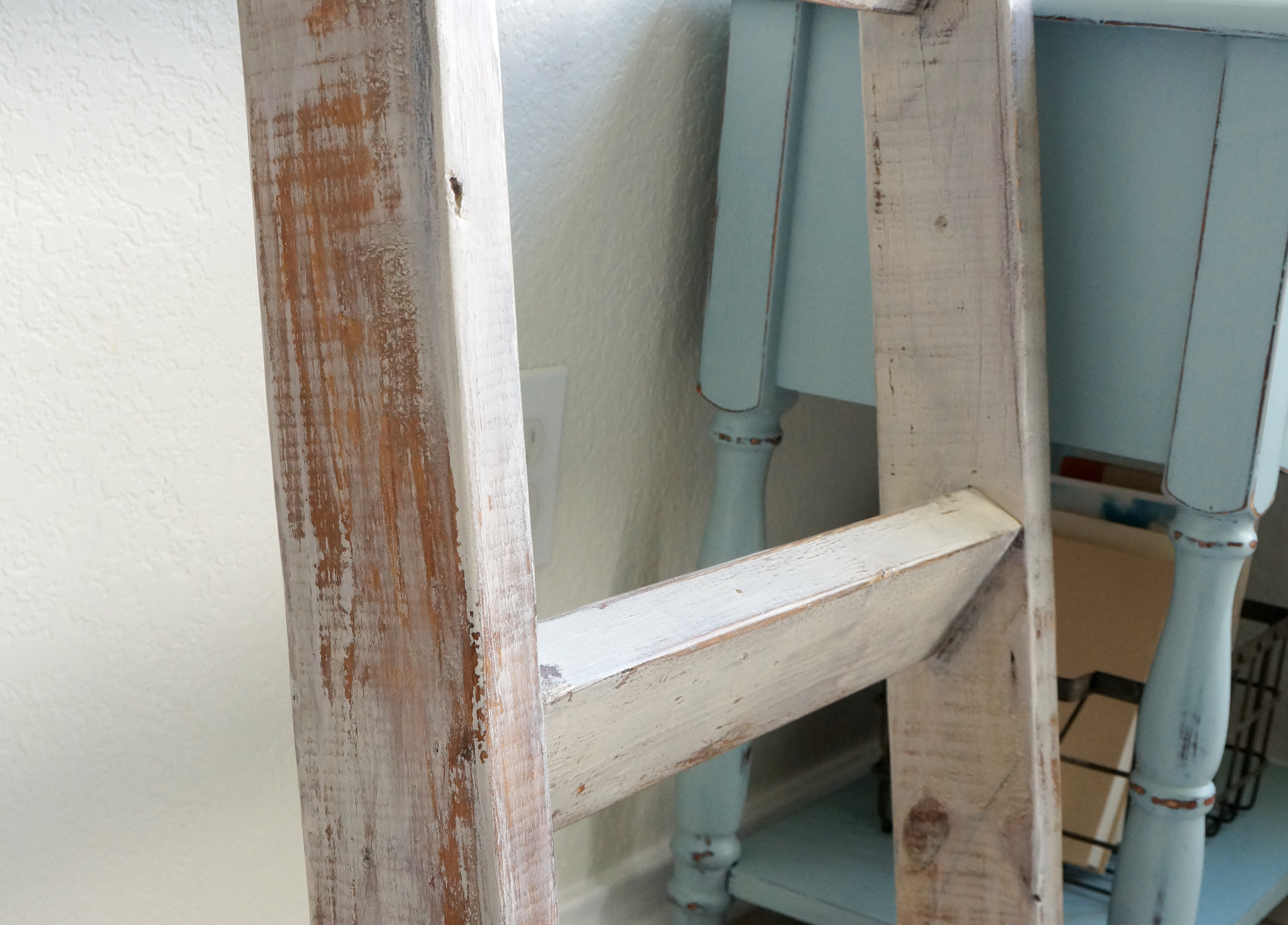 Double Reveal: A blanket ladder and side table