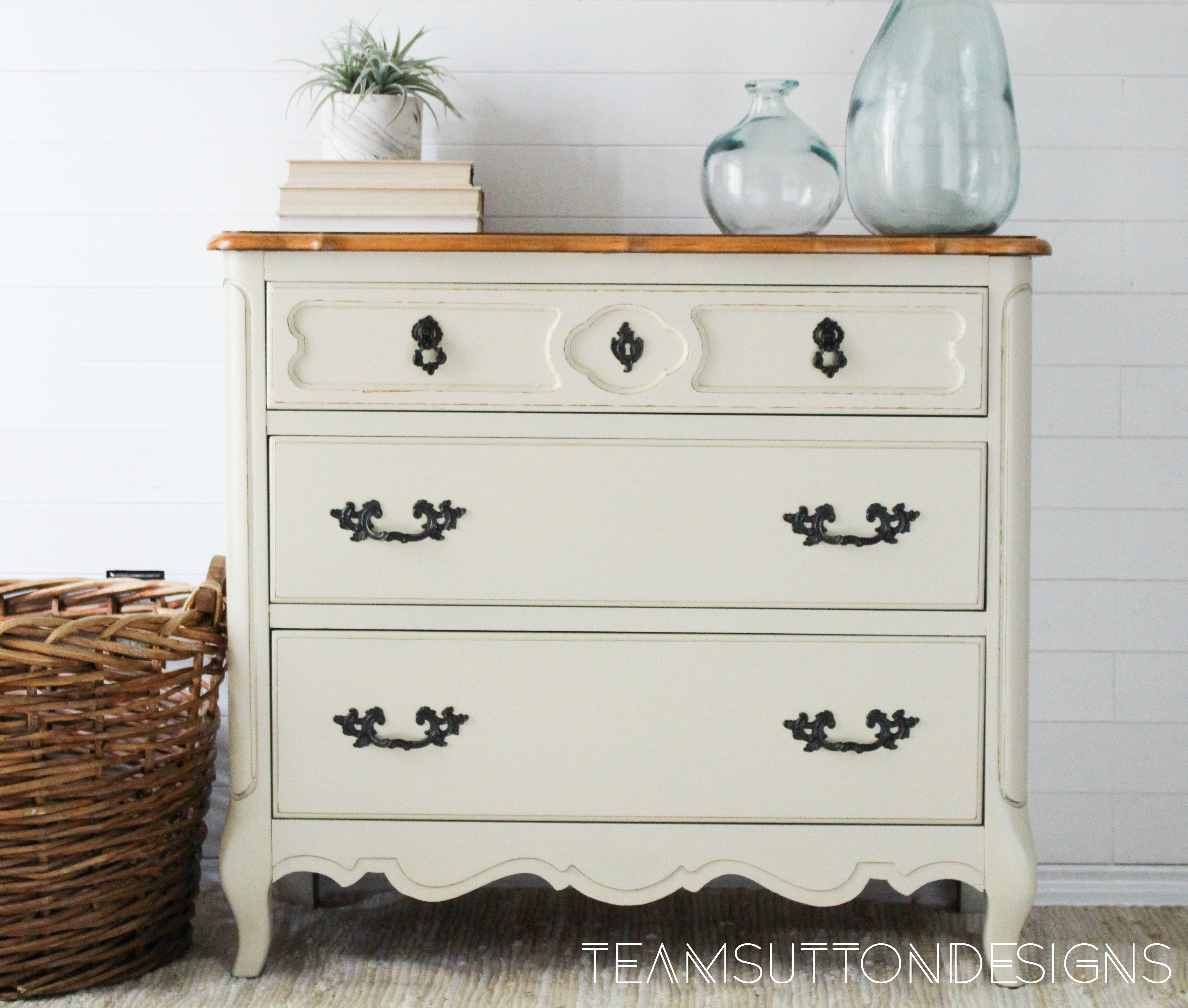 Dainty French Provincial Chest in Linen