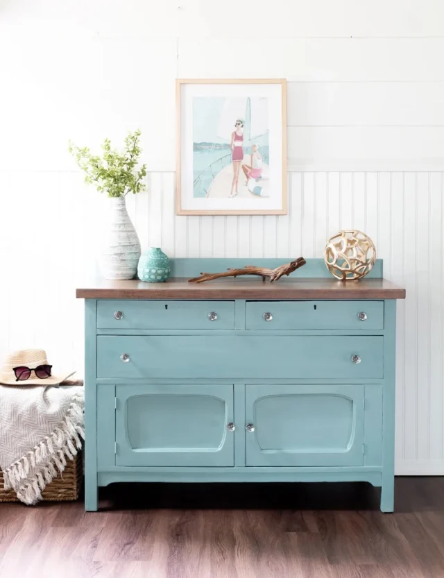 Welcome to The Driftwood Edit! 🤎

The Driftwood Edit is a little collection of what I’m creating, loving, reading, burning, and finding lately and a more personal look inside The Driftwood Home. In this first edition, I’m sharing the transformation of an old dresser with @milkpaintbyfusion in Sea Glass, the book that’s been keeping me up way too late, the candle I can’t stop burning, and a few recent finds I’ve bought and genuinely loved. Think of it as part furniture makeover, part lifestyle edit, and a peek at what’s inspiring me right now.

Come see what made the edit → LINK IN BIO.

#TheDriftwoodEdit #TheDriftwoodHome #FurnitureMakeover #VintageHome #VintageStyle
